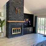 Luxe Boutique-Style Home W/Indoor Hot Tub