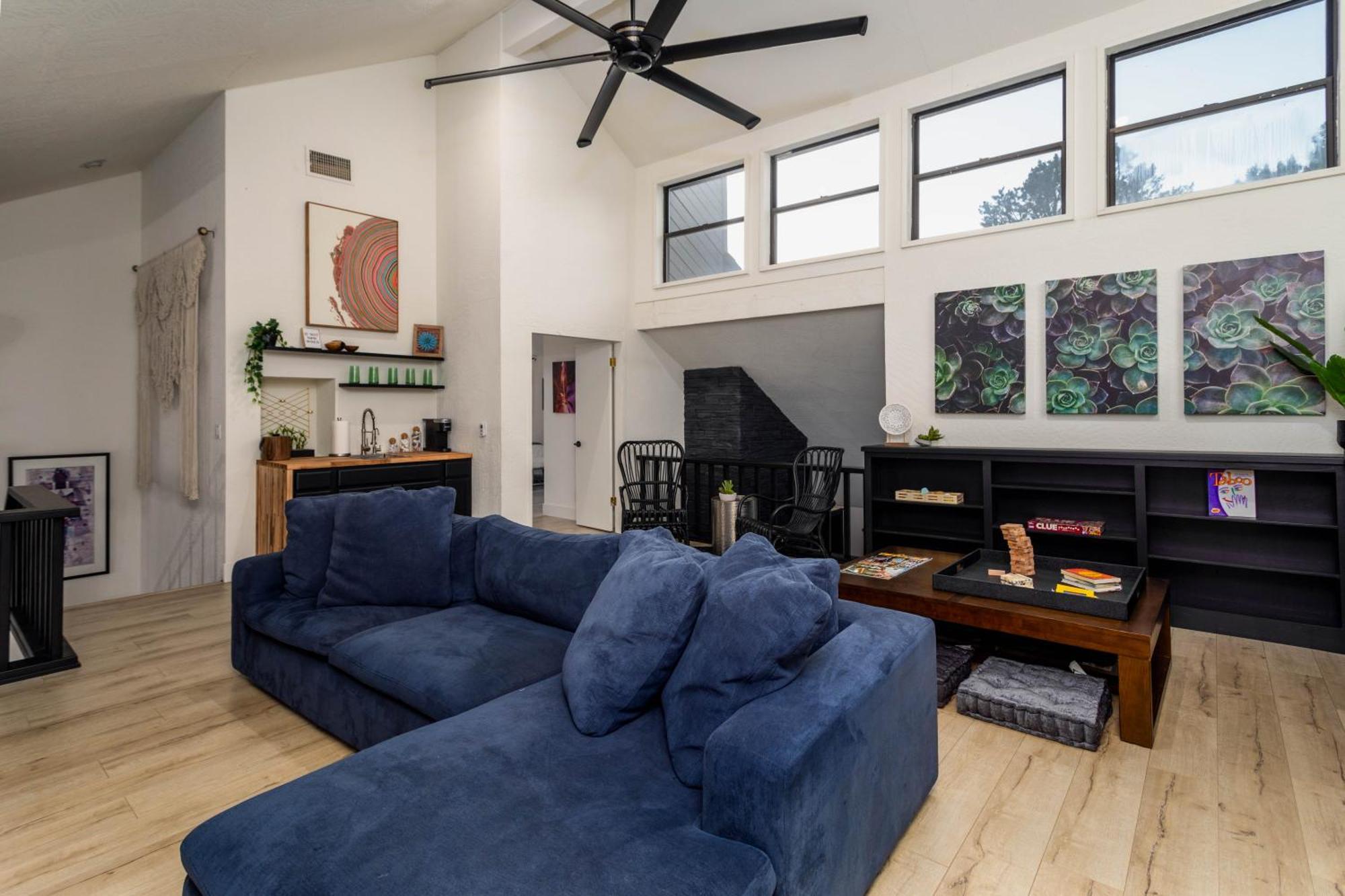 Luxe Boutique-style W/indoor Hot Tub