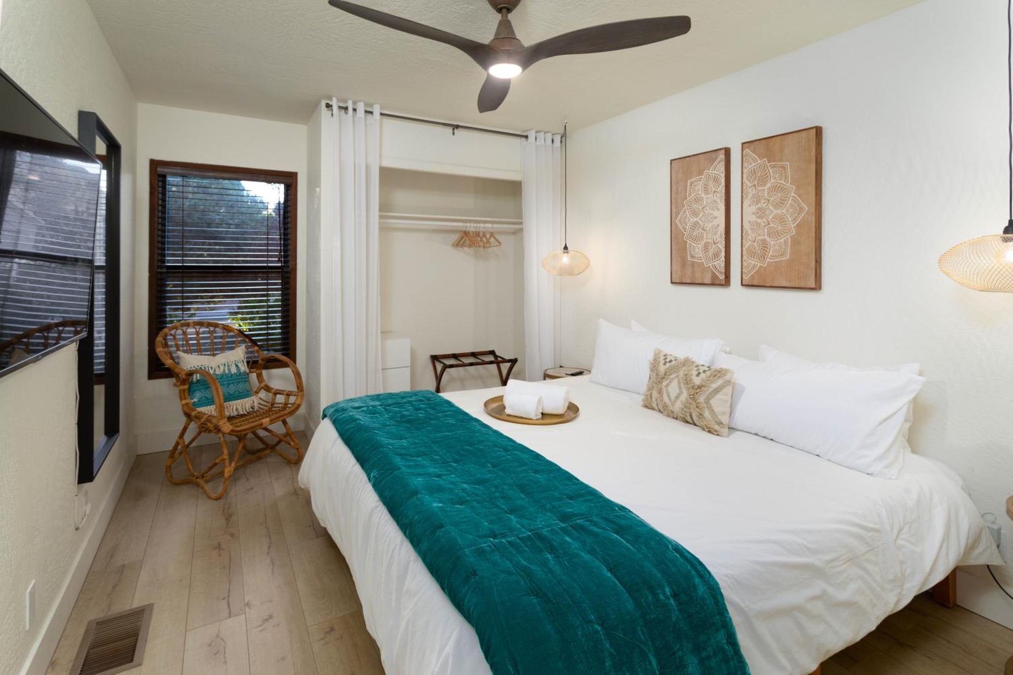 Luxe Boutique-style W/indoor Hot Tub Holiday home Sedona